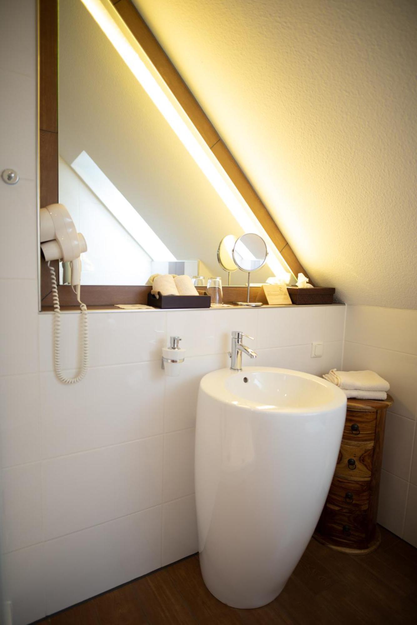 Vier Jahreszeiten Rooms Husum  Exterior photo