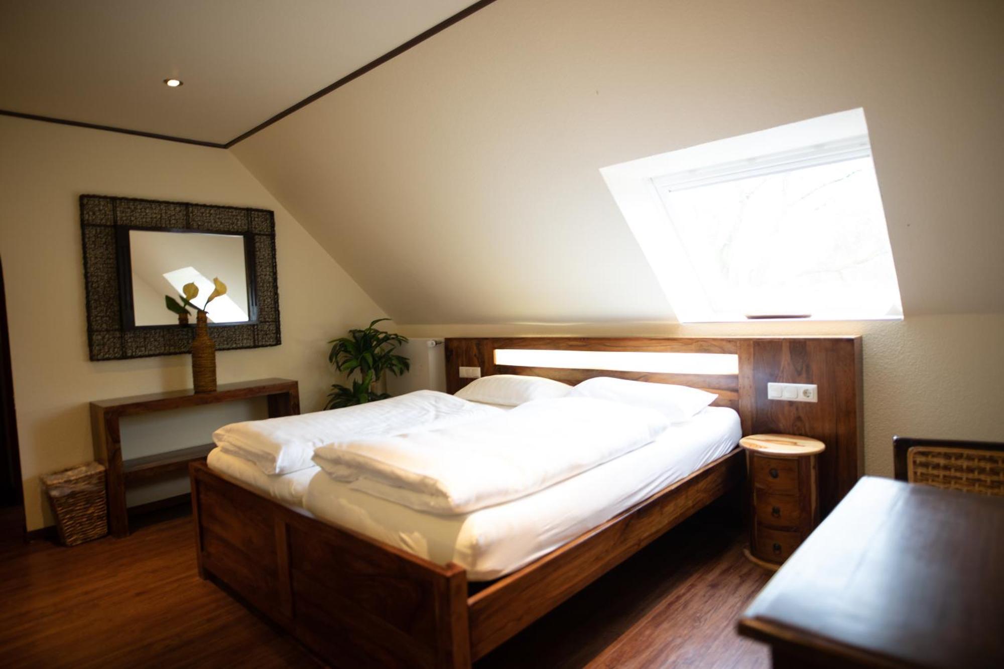 Vier Jahreszeiten Rooms Husum  Exterior photo