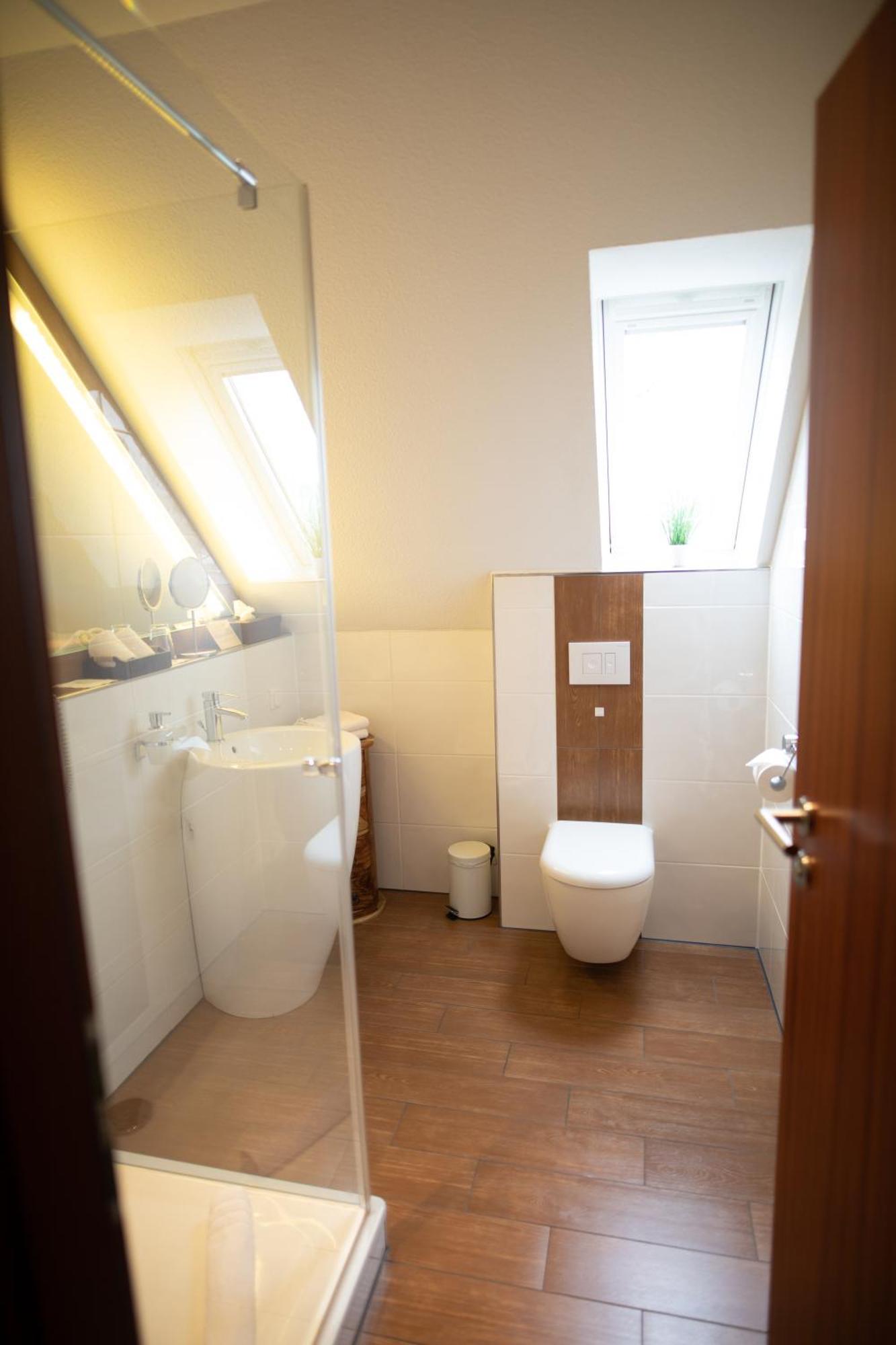 Vier Jahreszeiten Rooms Husum  Exterior photo